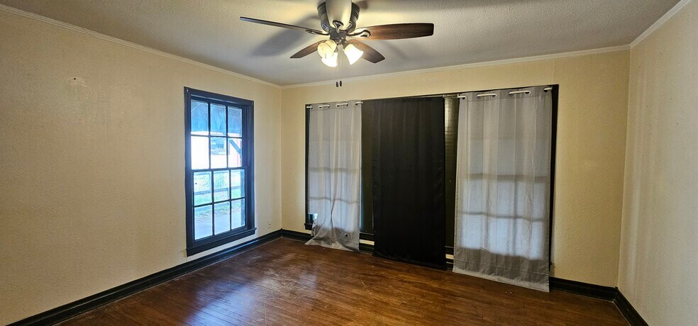 More Photos Of 401 E Pine St, Edgewood Office For Sale