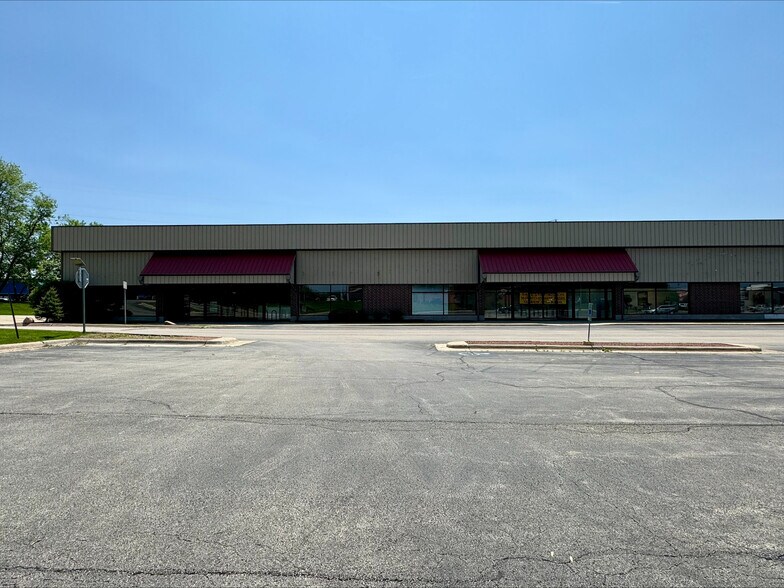 More Photos Of 6663-6669 E State St, Rockford General Retail For Lease