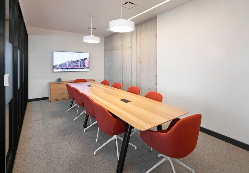 More Photos Of 1525 11th Ave, Seattle Coworking Space