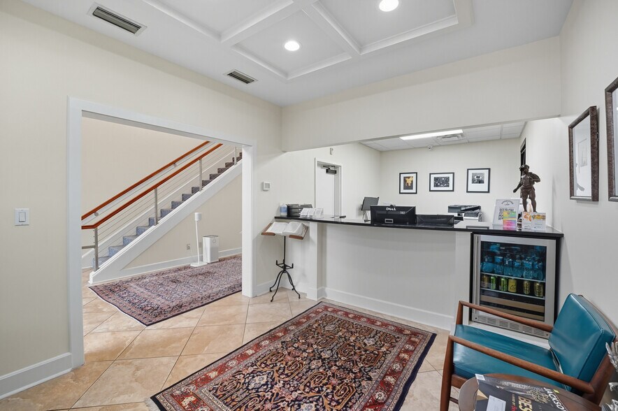 More Photos Of 8818 Goodbys Executive Dr, Jacksonville Office For Sale