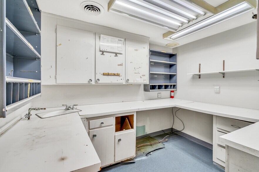 More Photos Of 311 Boston Post Rd, Wayland Office For Sale