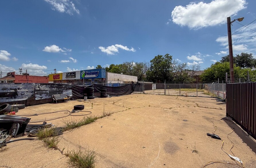 More Photos Of 2228 S Buckner Blvd, Dallas Freestanding For Lease