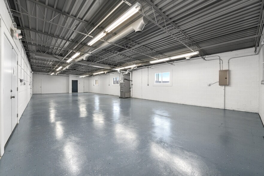 More Photos Of 3665 Central Pky, Cincinnati Warehouse For Sale