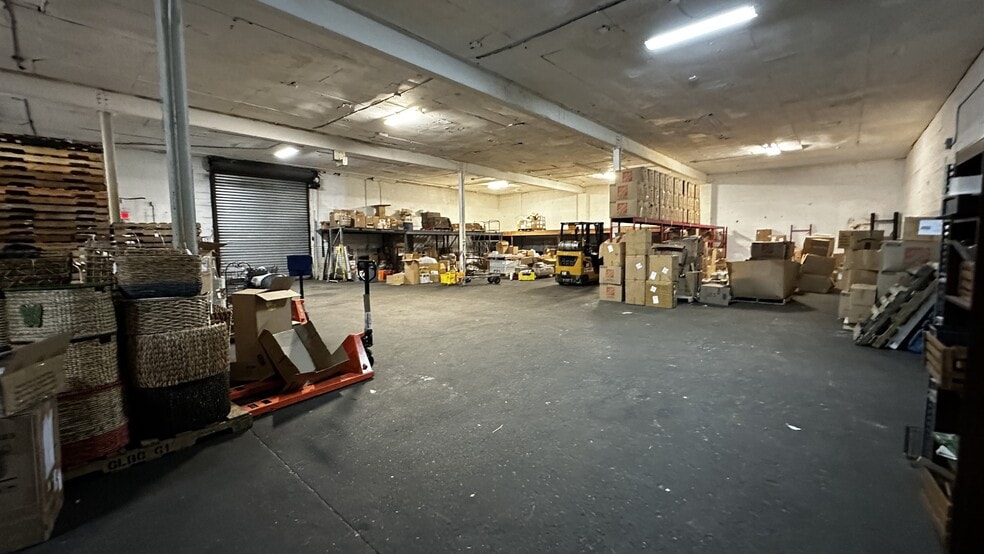 More Photos Of 530 Ray St, Freeport Manufacturing For Lease