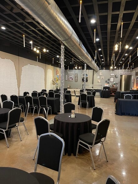 More Photos Of 109-111 S Main St, Irving Restaurant For Sale