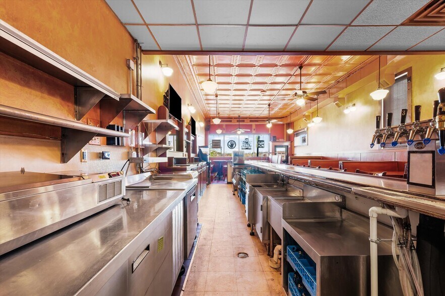 More Photos Of 201 N Broadway Ave, Urbana Restaurant For Sale