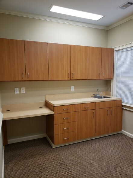 More Photos Of 2230 Towne Lake Pky, Woodstock Medical For Lease