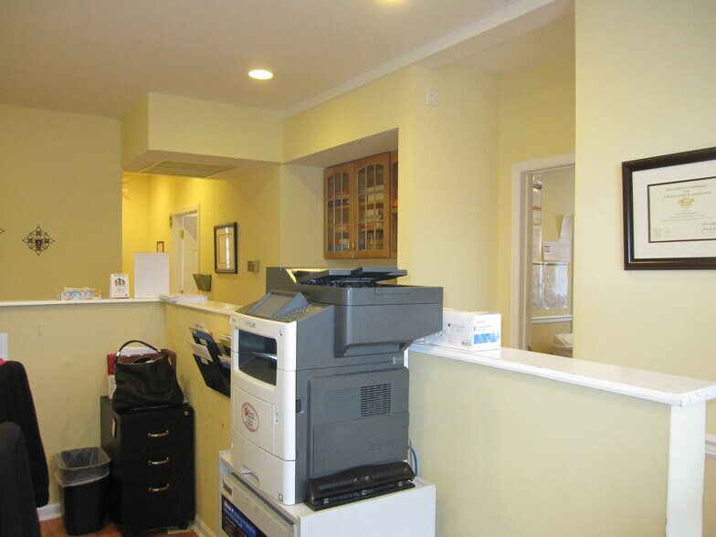 More Photos Of 199 Broad St, Bloomfield Medical For Lease