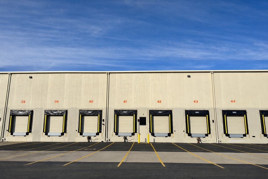 More Photos Of 2302 Wright Brothers Ave, Columbus Warehouse For Lease