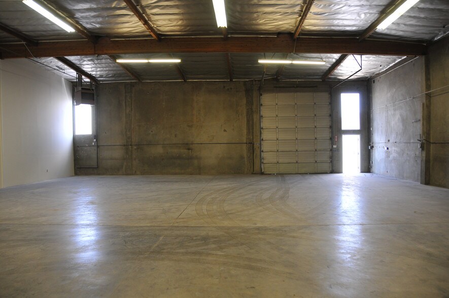 More Photos Of 12350 Montague St, Pacoima Light Manufacturing For Lease
