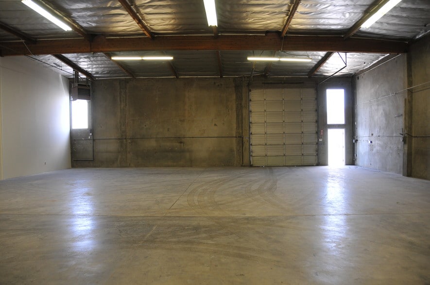 More Photos Of 12350 Montague St, Pacoima Warehouse For Lease