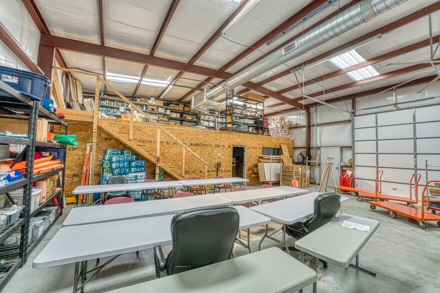 More Photos Of 320 Southland Dr, Burnet Office For Sale