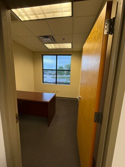 More Photos Of 1880 W Oak Pky, Marietta Loft Creative Space For Lease