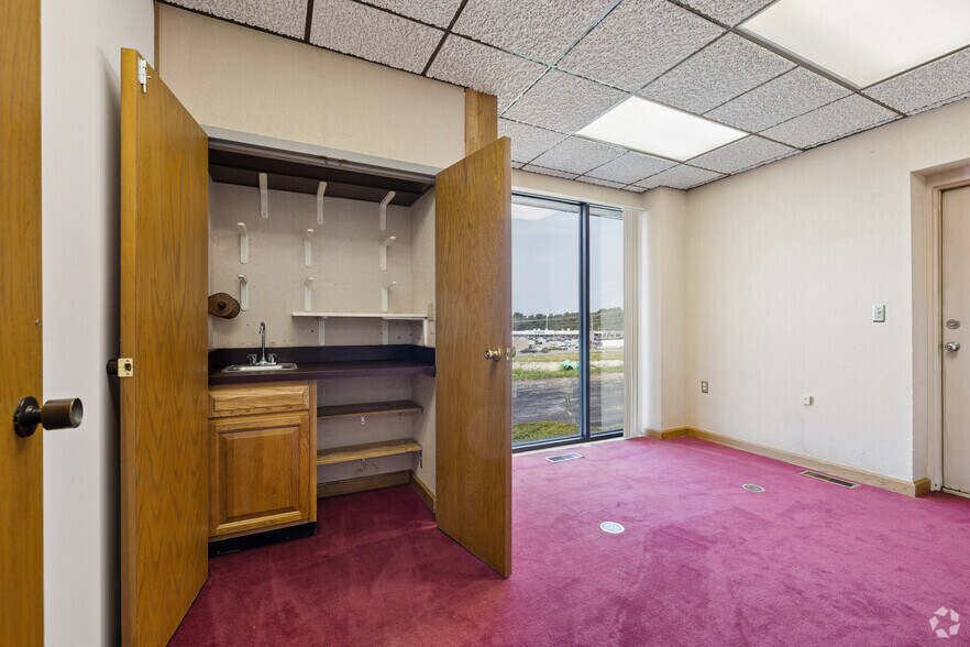 More Photos Of 1080 Caroline Dr, Washington Medical For Sale