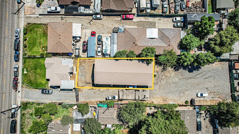 More Photos Of 11216 Pipeline Ave, Pomona Service For Lease