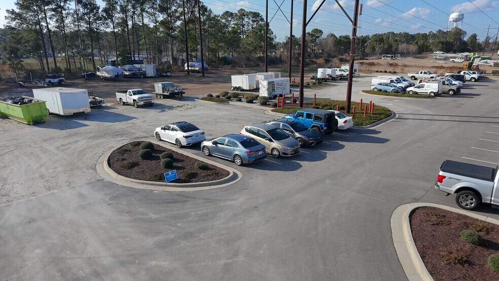 More Photos Of 2011 Corporate Dr, Wilmington Showroom For Lease