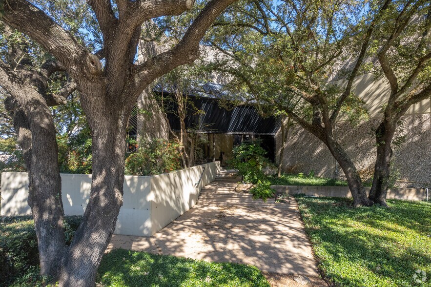 More Photos Of 6550 Long Point Rd, Houston Warehouse For Lease