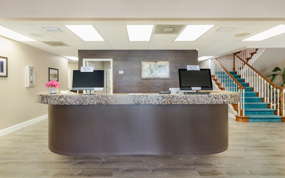 More Photos Of 150 Pondella Rd, North Fort Myers Medical For Sale