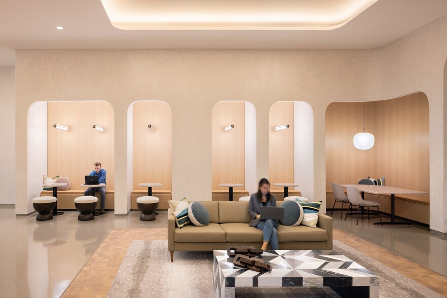 More Photos Of 500 W Madison St, Chicago Office For Lease