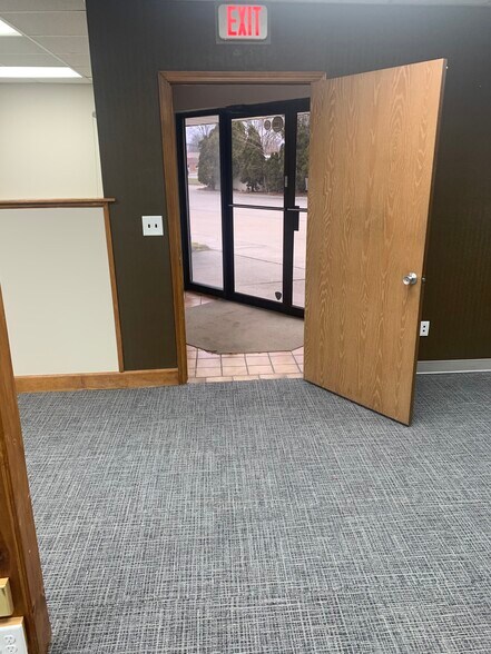 More Photos Of 25000 N River Rd, Harrison Township General Retail For Lease