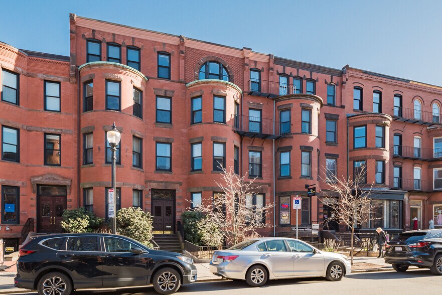 More Photos Of 298-300 Newbury St, Boston Schools For Sale