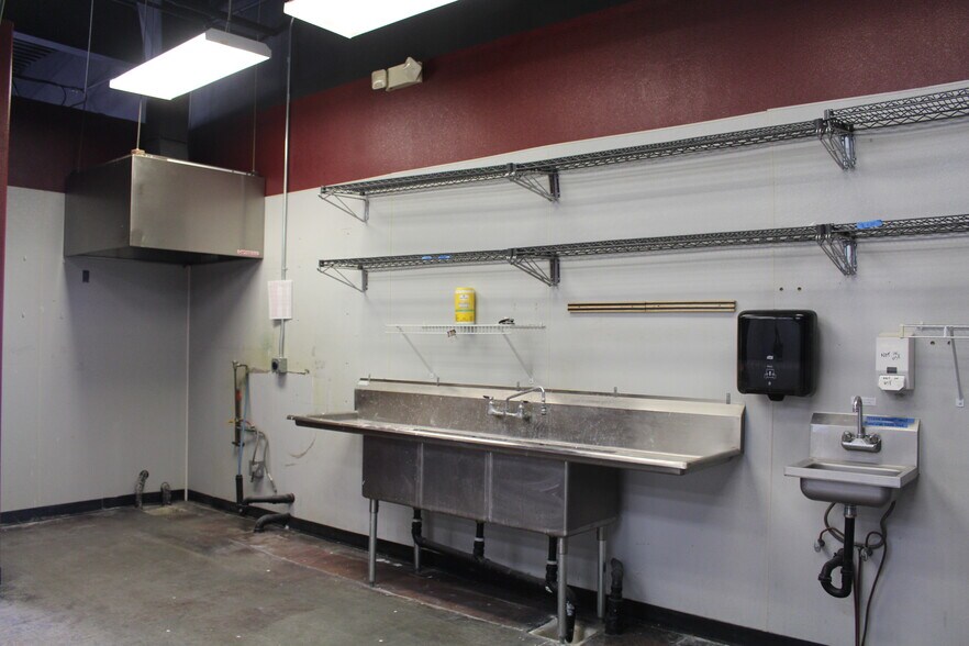 More Photos Of 5750 W 10th St, Greeley Freestanding For Lease