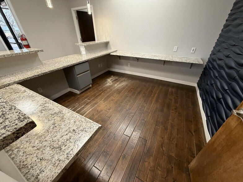 More Photos Of 885-895 Railroad St, Elko Medical For Lease