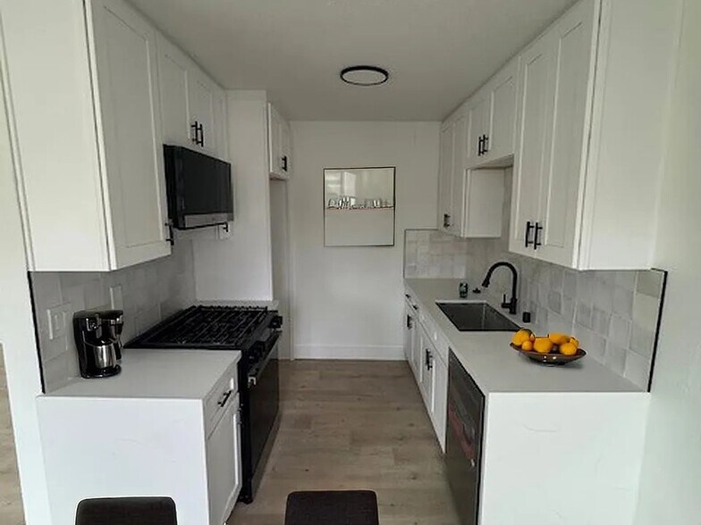 More Photos Of 1125 N Onondaga Ave, Anaheim Apartments For Sale
