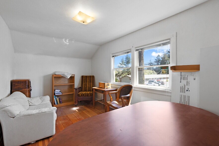 More Photos Of 16521 SE Powell St, Portland Loft Creative Space For Sale