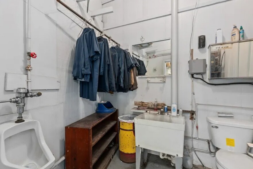 More Photos Of 2300 Hoffman Dr, Effingham Auto Repair For Sale