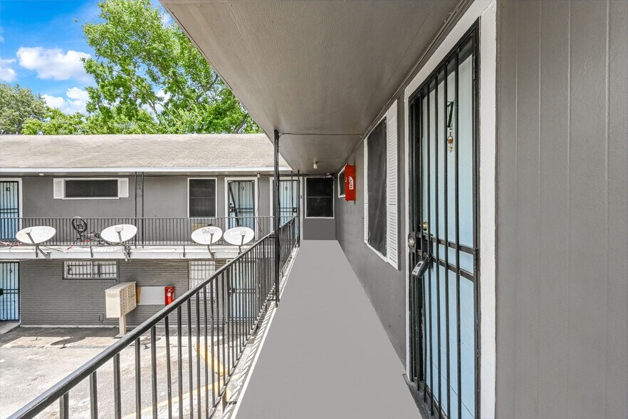 More Photos Of 2819 Berry St, Houston Apartments For Sale