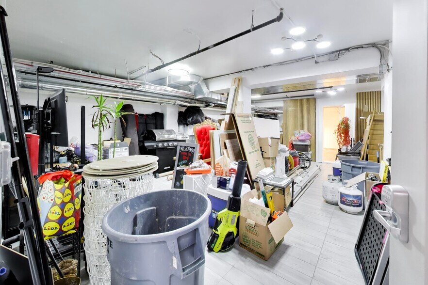 More Photos Of 924 H St NE, Washington Storefront For Lease