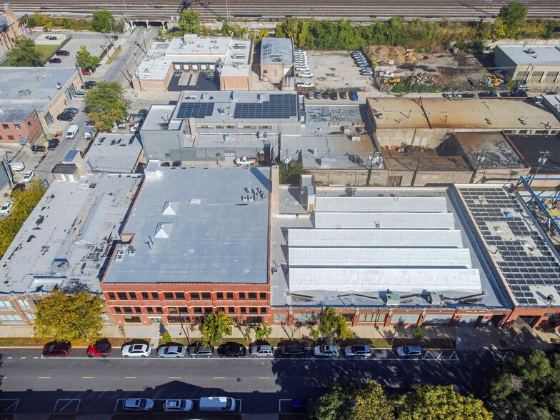More Photos Of 2130-2140 W Fulton St, Chicago Flex For Lease