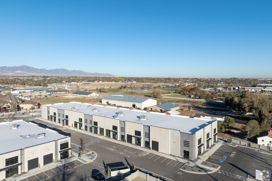 More Photos Of 11196 Redwood Rd, South Jordan Warehouse For Lease