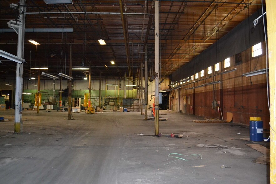 More Photos Of 315 Poston Dr, Crawfordsville Manufacturing For Sale