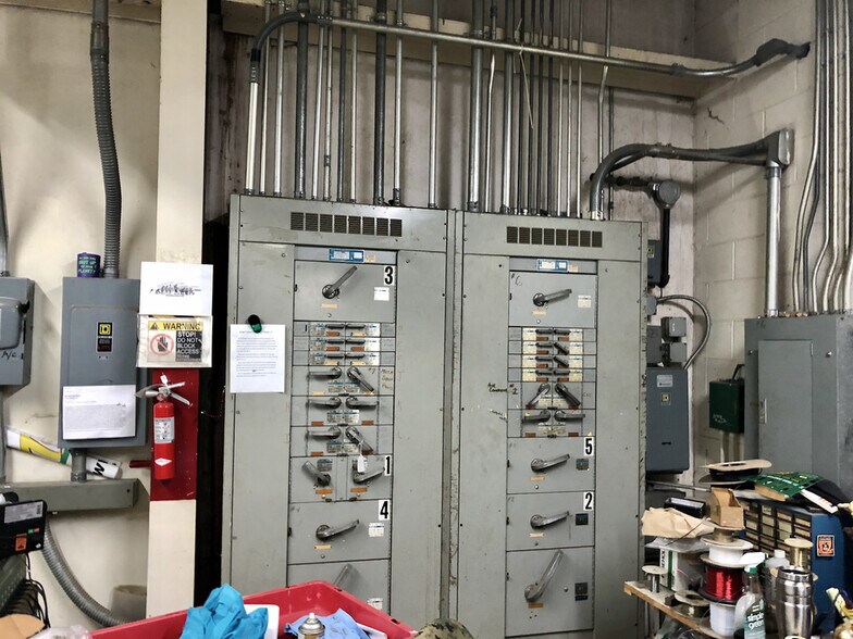 More Photos Of 801 E International Speedway Blvd, Deland Manufacturing For Lease