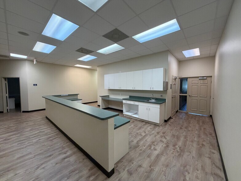 More Photos Of 7981 Gladiolus Dr, Fort Myers Medical For Lease