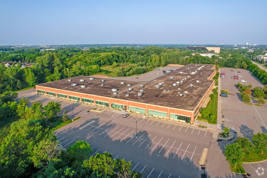 More Photos Of 7805 Hudson Rd, Woodbury Flex For Sale