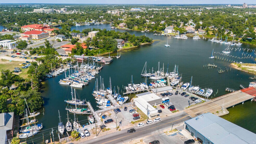 More Photos Of 231-235 Beach Dr, Panama City Office For Lease