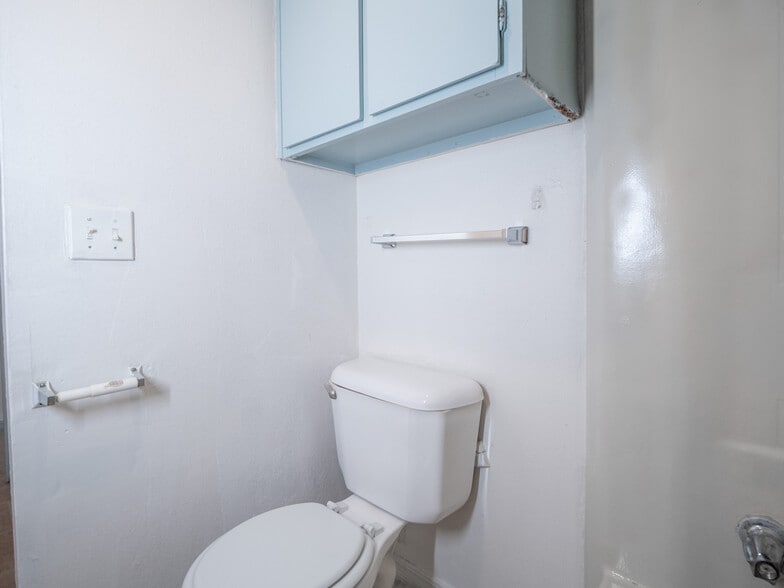 More Photos Of 5924 NW 10th St, Oklahoma City Apartments For Sale