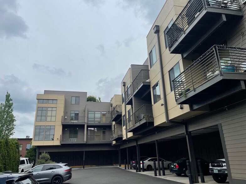 More Photos Of 287 NE 3rd St, Gresham Apartments For Sale