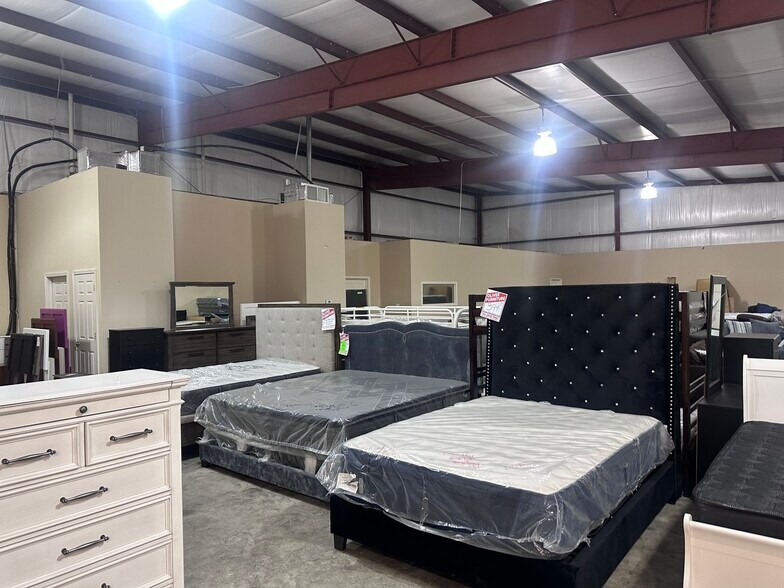 More Photos Of 7101 Sheridan Rd, White Hall Freestanding For Sale