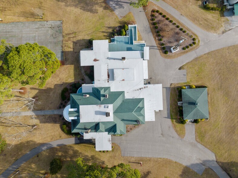 More Photos Of 738 E Main St, Belhaven Hotel For Sale