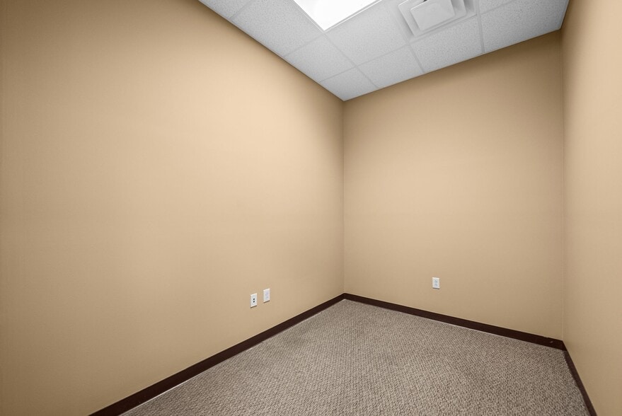 More Photos Of 2231 Stokes Rd, Clarksville Storefront Retail Office For Lease