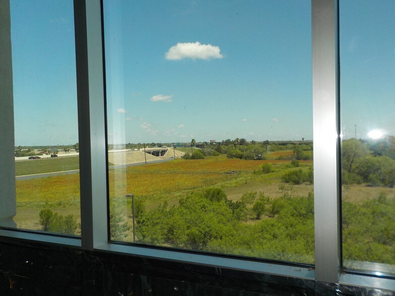 More Photos Of 5700 N Exp 77/83, Brownsville Medical For Lease