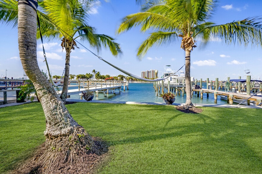 More Photos Of 2649 Lake Dr, Riviera Beach Apartments For Sale