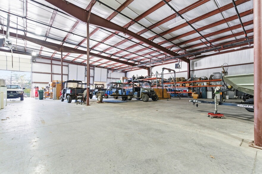 More Photos Of 13720 Aiken Rd, Louisville Warehouse For Lease