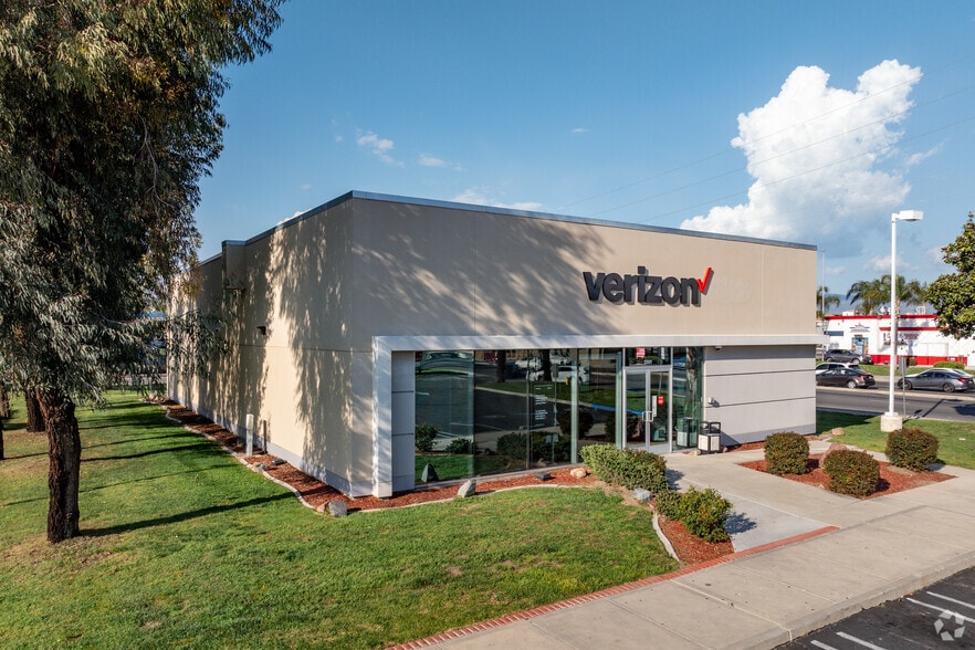 More Photos Of 3301-3491 W Florida Ave, Hemet Unknown For Lease