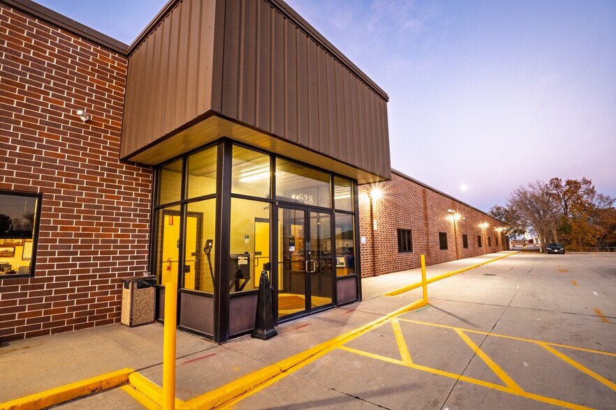 More Photos Of 638 Illinois St, Sidney General Retail For Lease