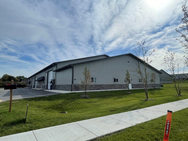 More Photos Of 8215 Taney Pl, Merrillville Warehouse For Lease